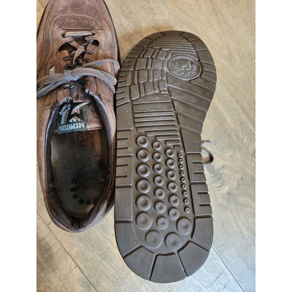 Athletic_Shoes